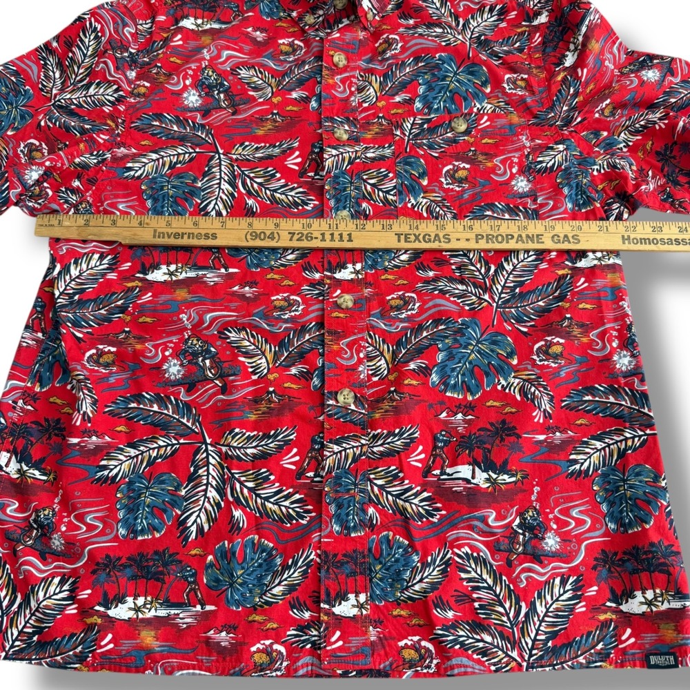 Duluth Trading Co Mens M Short Sleeve Button Up Shirt Hawaiian Print Red - Picture 3 of 8